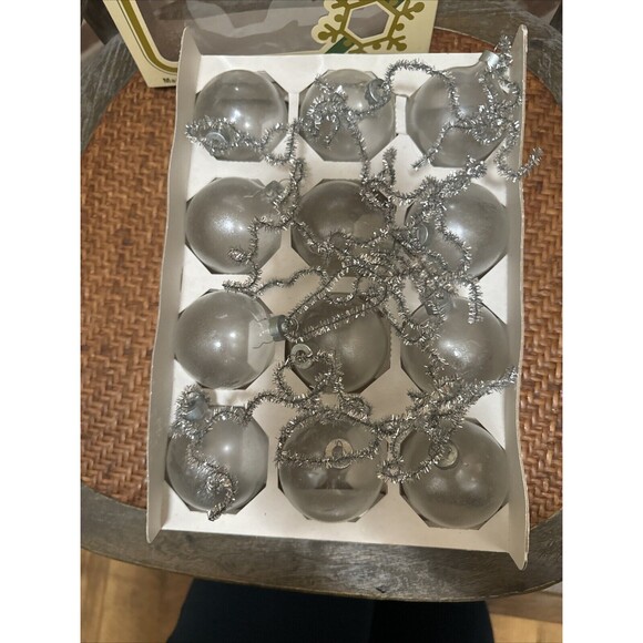 Vintage Pyramid Glass Ornaments Box ( 2.25") - 12  Clear Ball‎ Ornaments - Picture 10 of 10